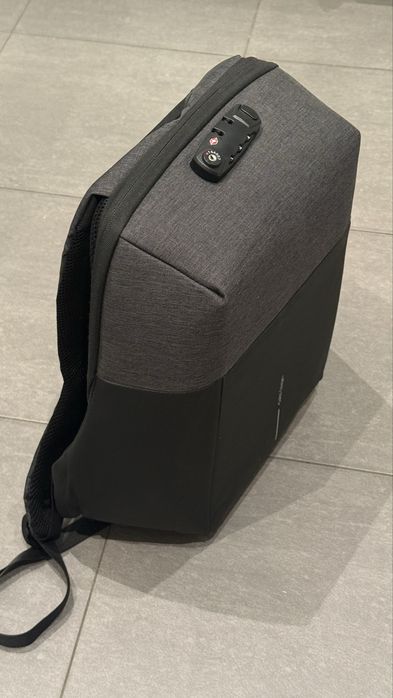 Plecak Caterpillar sztywna obudowa miejsce na laptopa