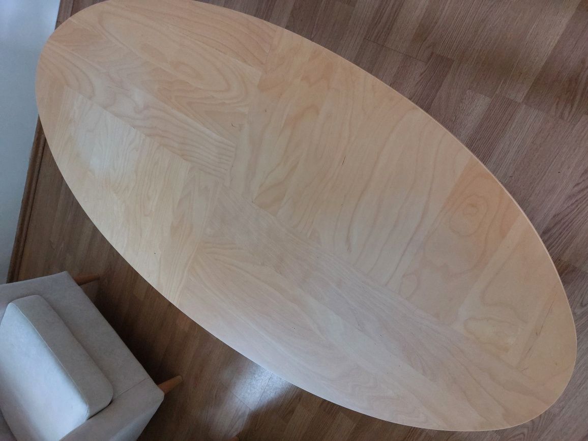 owalny stolik kawowy Ikea