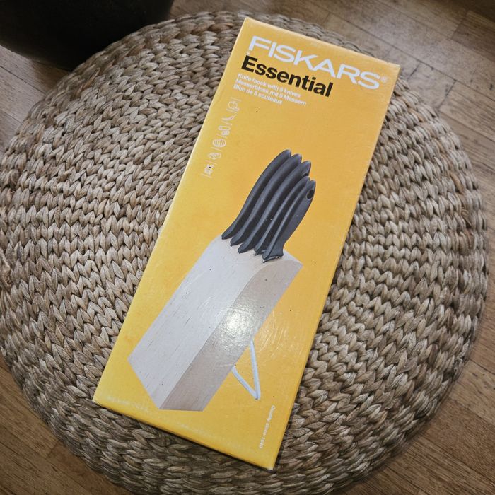 Fiskars essential blok noże nowe