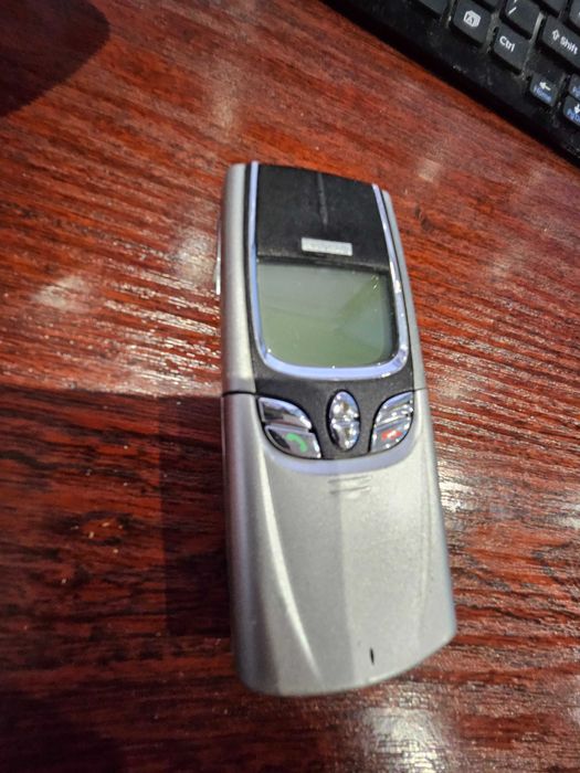 Nokia 8850 Super stan włącza się, oryginalna bateria, ładowarka nokia