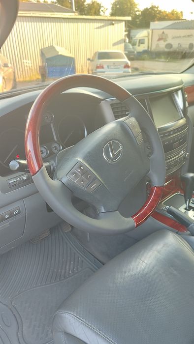 Перетяжка потолков и элементов салона