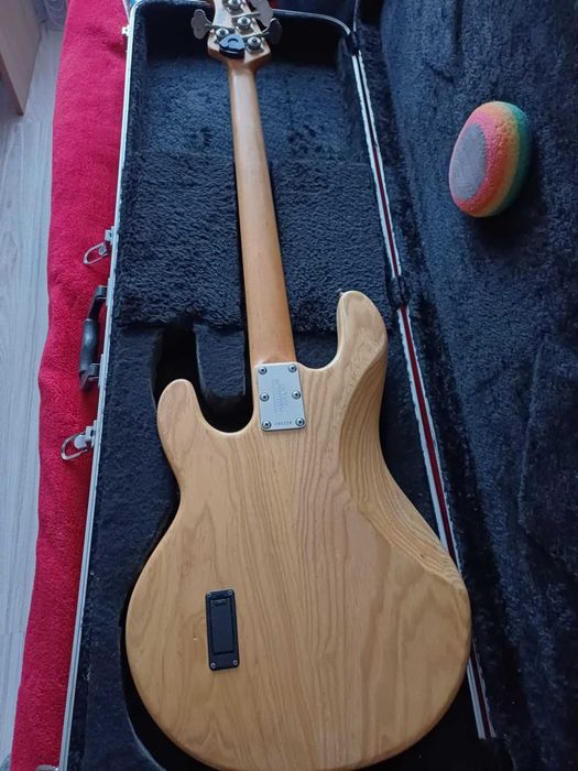Gitara basowa Music Man Sting Ray