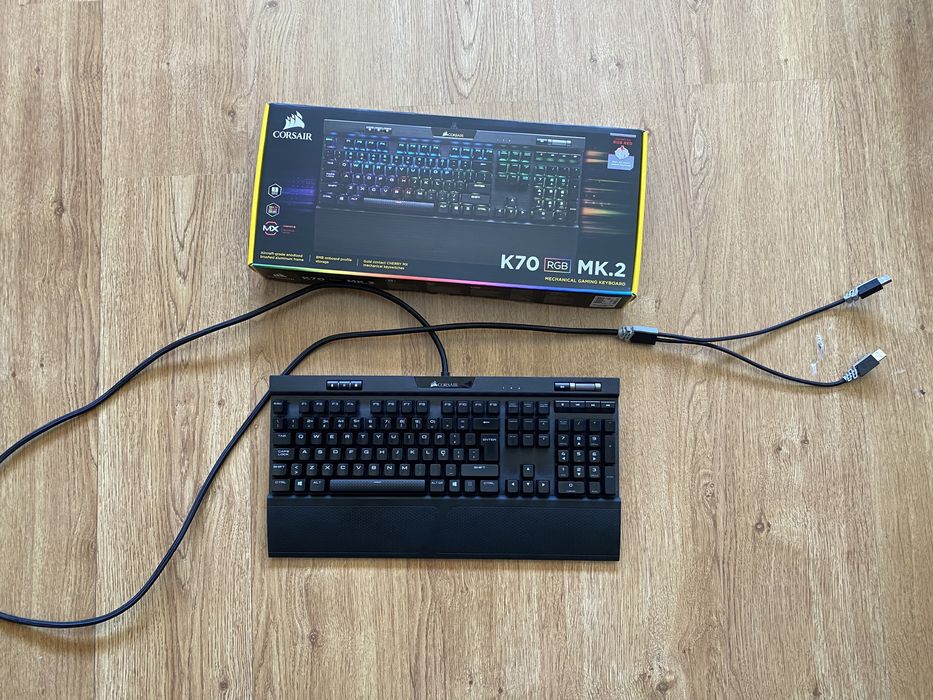 Teclado Gaming Mecânico Corsair K70 RGB MK.2