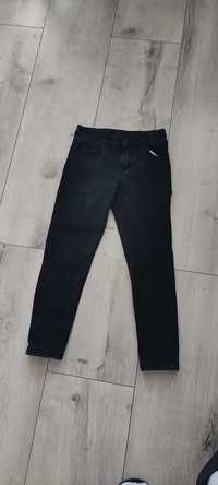 Spodnie czarne jeansowe 146