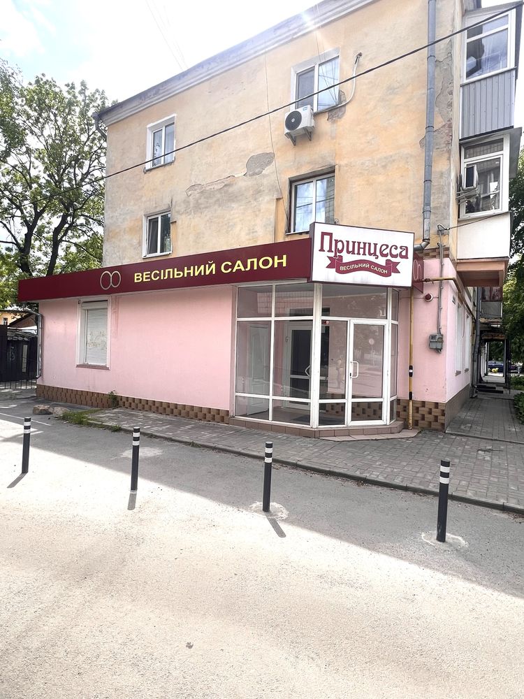 Приміщення на Лятошинського з ремонтом , 70 кв.м в центрі міста