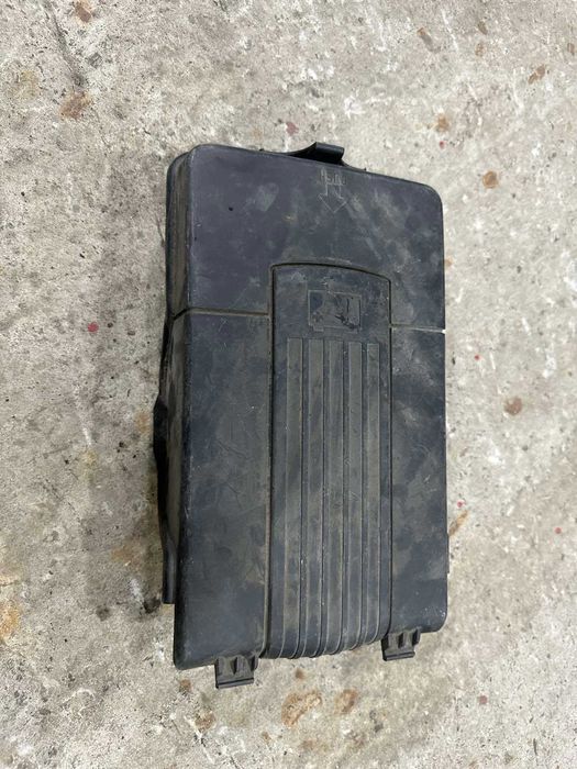 Кришка акамулятора vw passat b6 1K0915443C