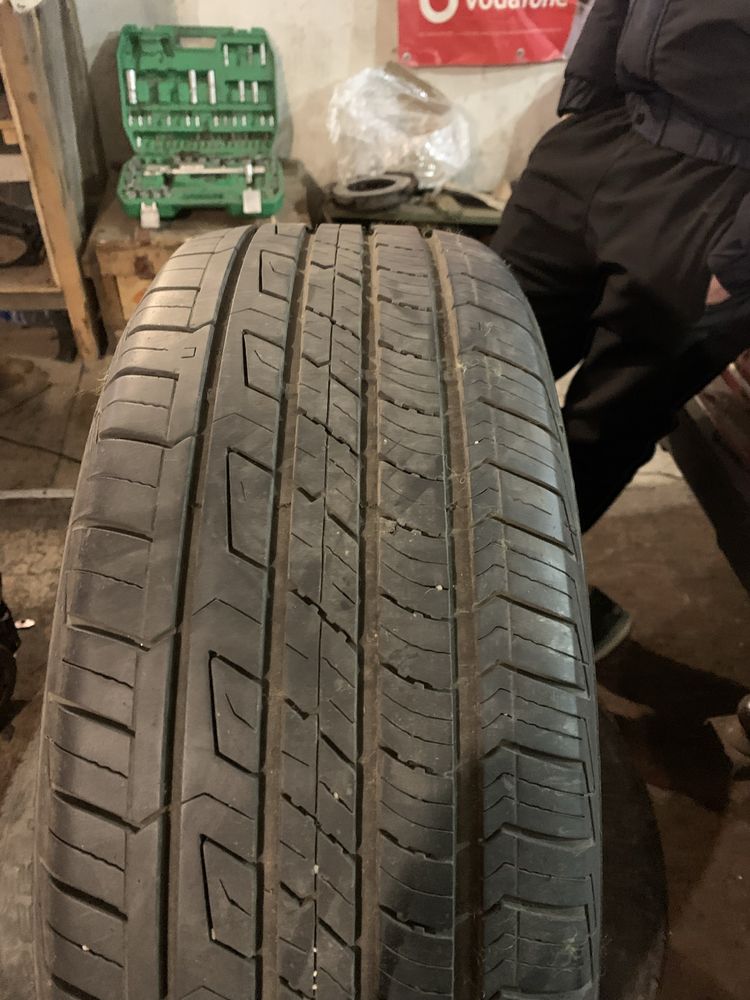 Продам Летнию резину 215/55 R18