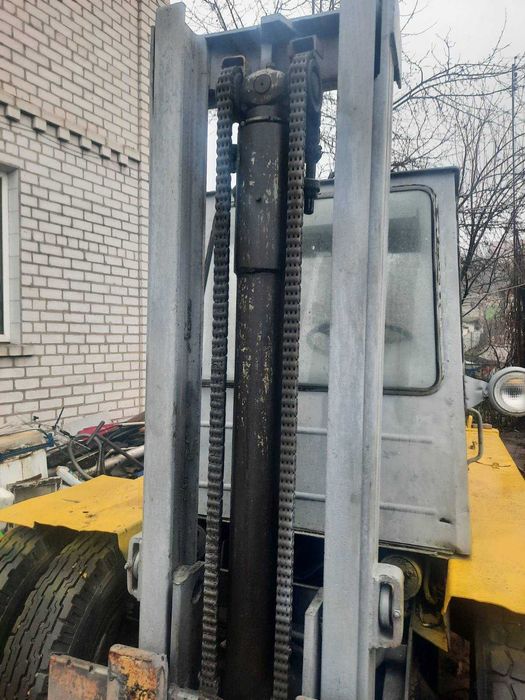 Навантажувач вилковий Львівський 5т