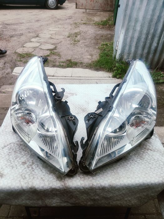 Peugeot 5008 Lampy przednie lewa i prawa