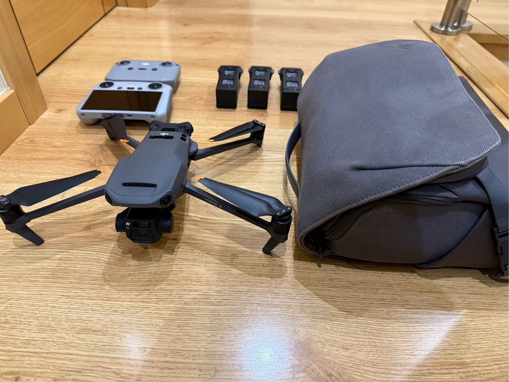 Dji Mavic 3 com selo C1 Fly more combo+ DJI RC
