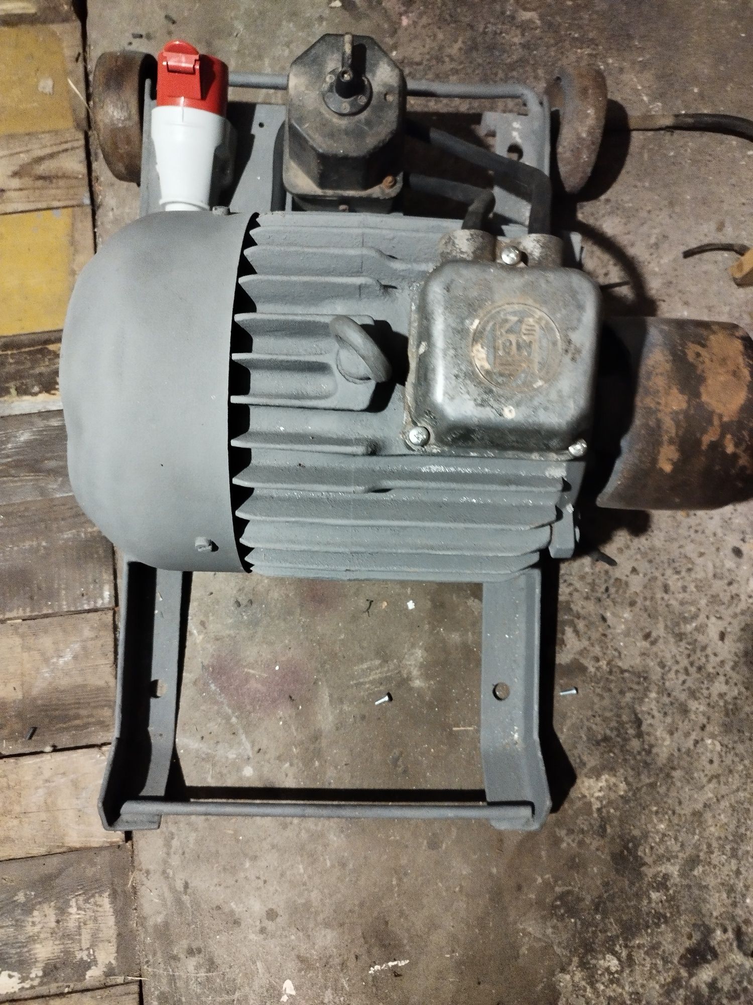 Silnik 5.5kW, stan bardzo dobry.