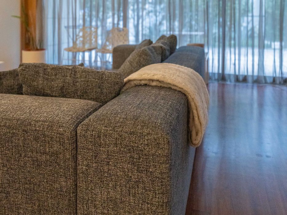 Sofá cinzento moderno e confortável – 4 lugares - 2,5m de largura