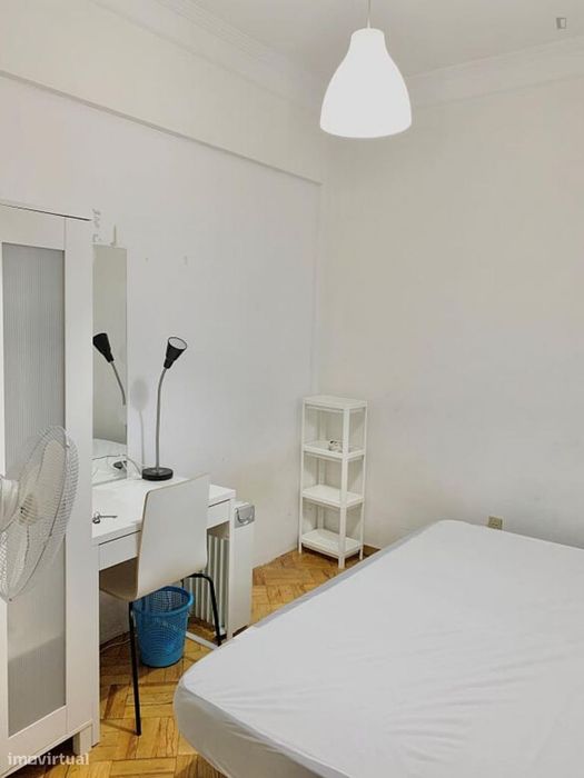 69653 - Quarto com cama de solteiro em...