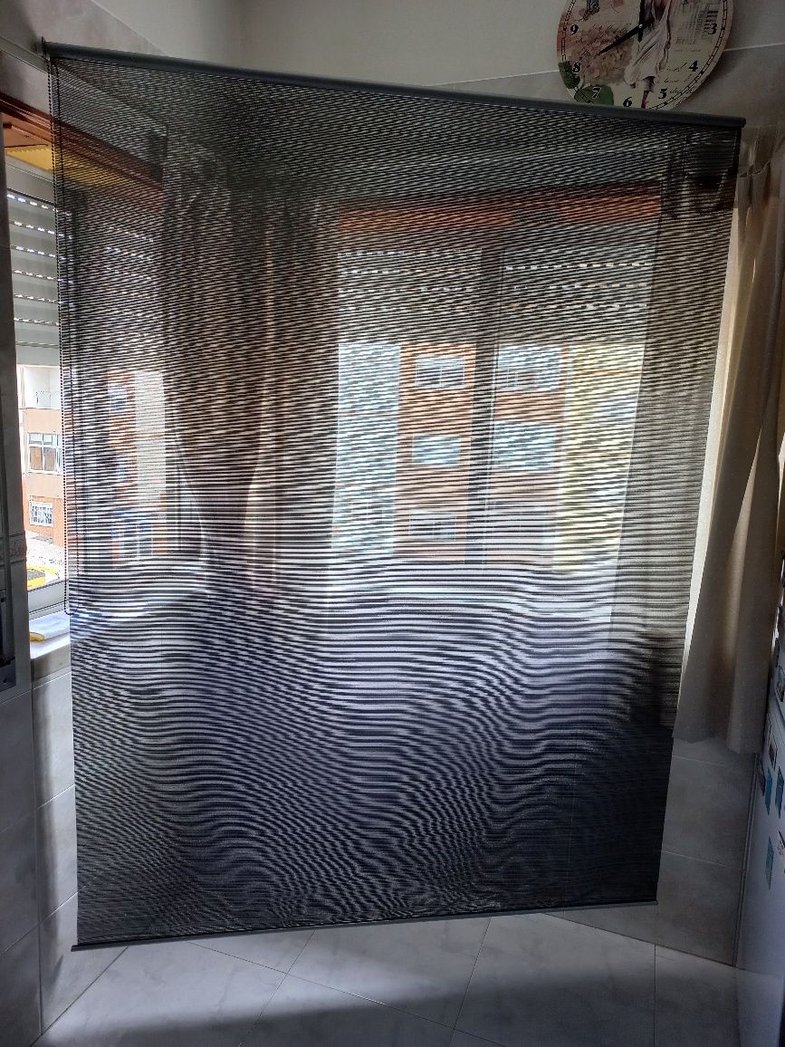 Cortinado em rolo 150cm por 200cm