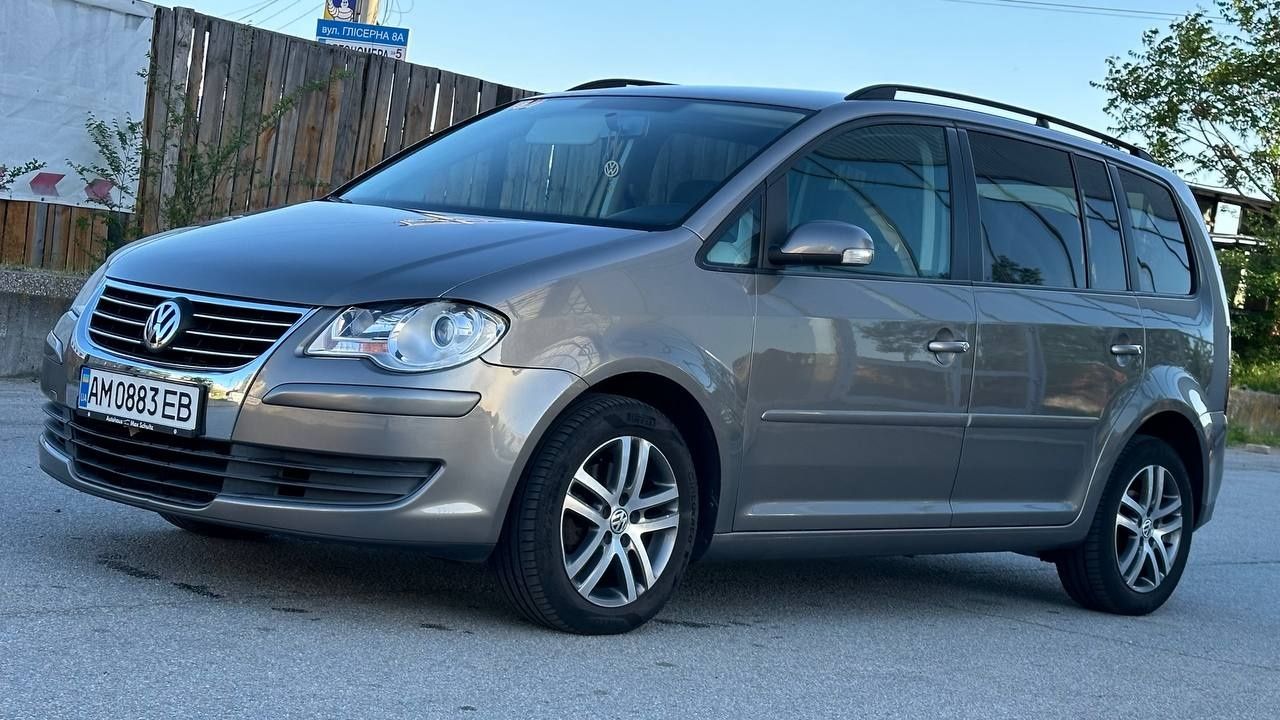 Volkswagen Tauran 2008г 7мест  1.4 турбо