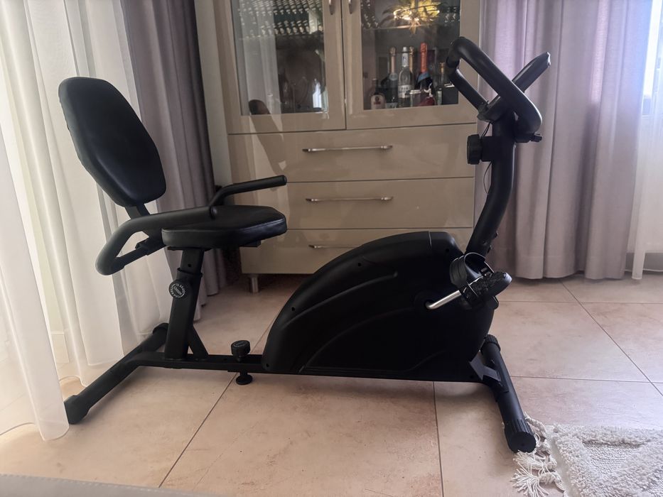 Poziomy rower stacjonarny, czarny Klarfit.