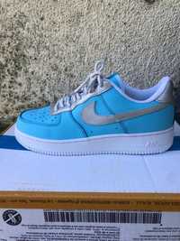 Tenis Nike Air Force 1(n.41) Cor azul, prateado e branco)