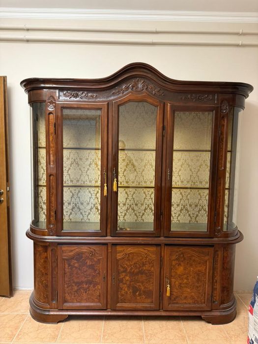 Сервант/буфет. Висота 2.15м. довжина 2м, глибина 0,48м