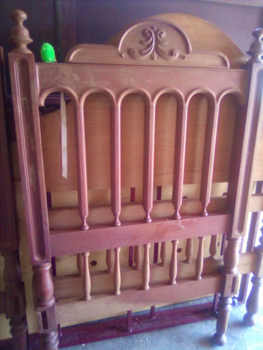 Camas de solteiro normal e corpo e meio