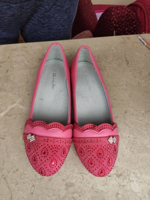 Новые розовые кожаные туфли на девочку