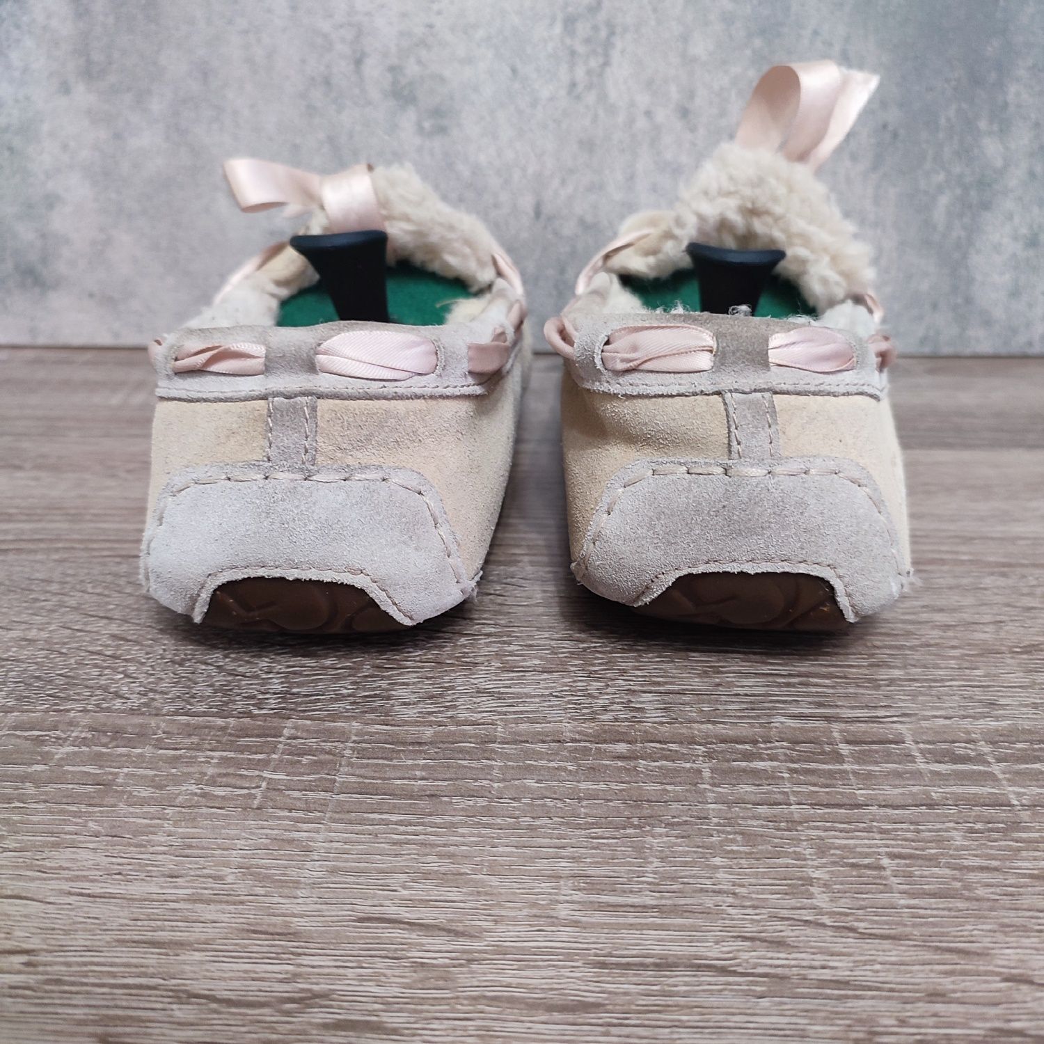 жіночі шкіряні туфлі,кросівки, мокасини UGG size 42/9.5/275