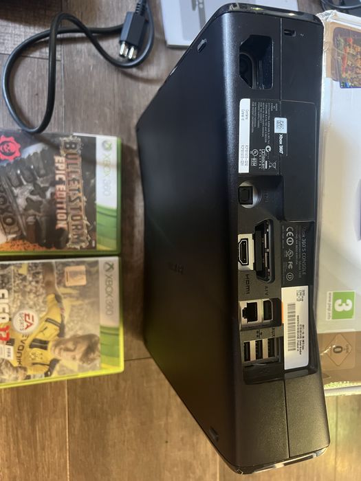 Konsola Xbox 360 2 pady Pudelko