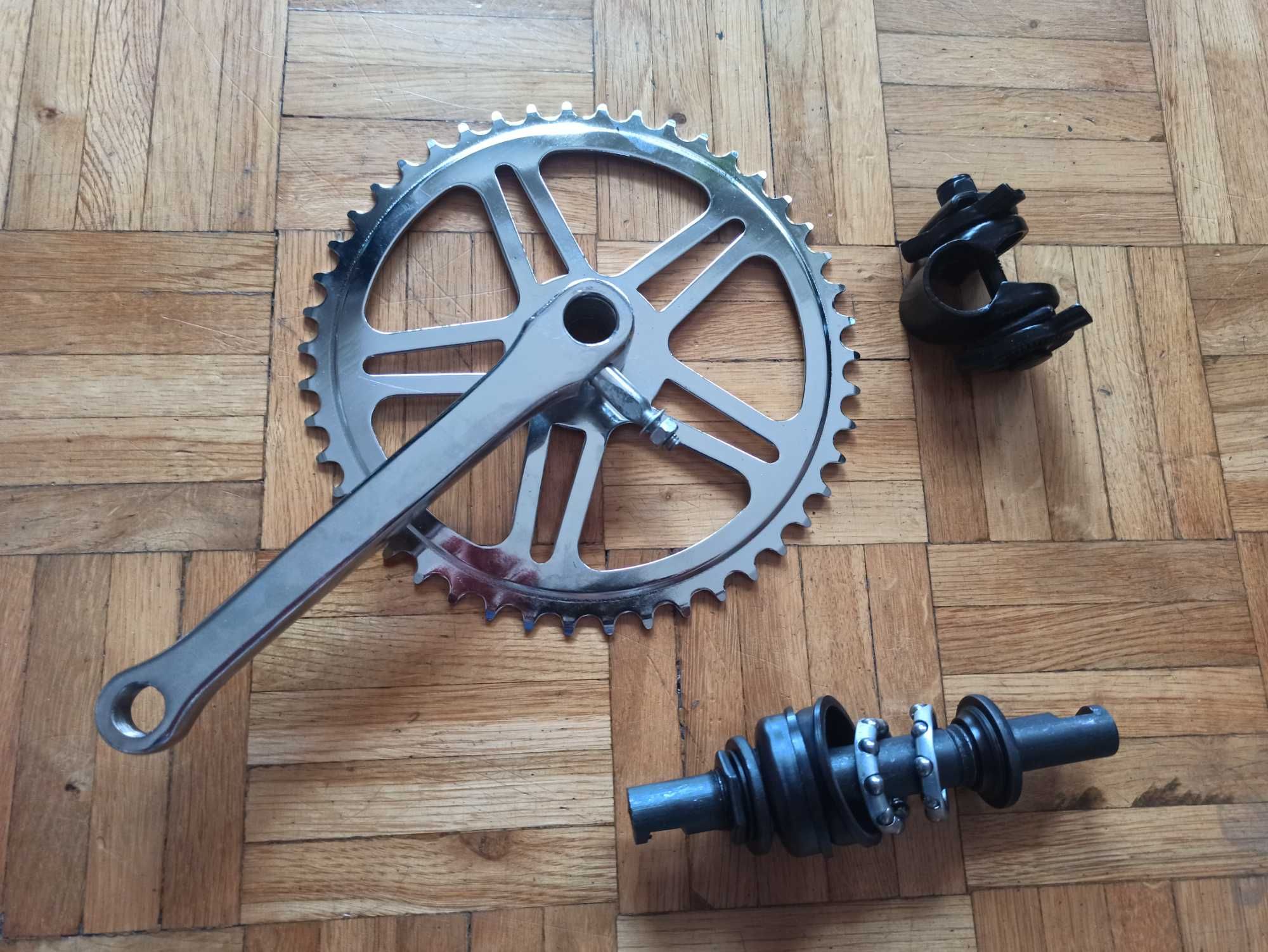 Części rowerowe pozostałe po renowacji - kaseta shimano, korba na klin