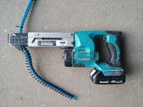 Wkrętarka taśmowa Makita DFR 550 + Aku 18 V li-ion