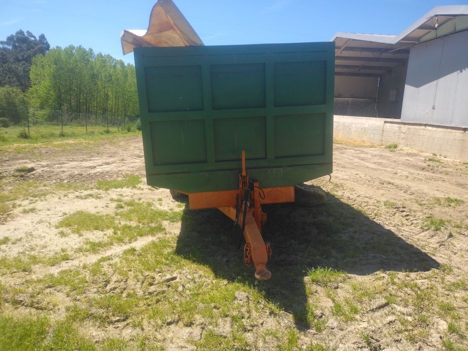 Vendo reboque da marca fajo de 5 toneladas