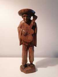 Stara ręcznie wykonana drewniana figurka meksykanina z gitarą