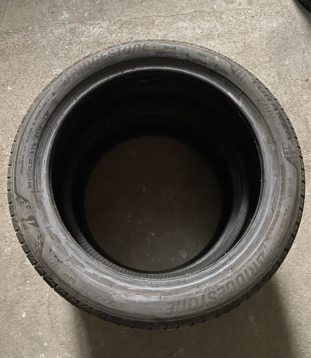 Pneus 225/45R18 semi-novos em muito bom estado