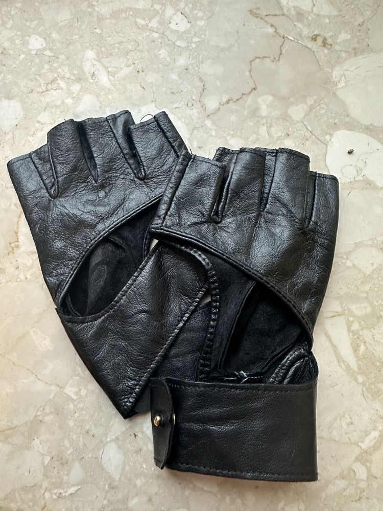 Кожаные перчатки Zara