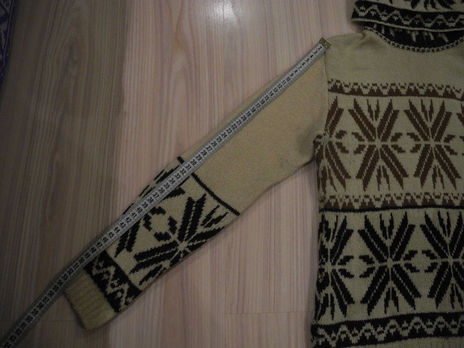 Свитер женский бежевый