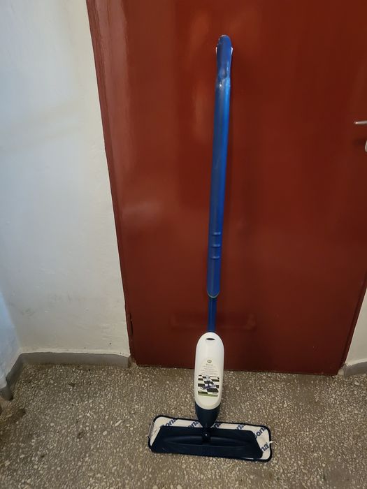 Mop płaski  ze spryskiwaczem firmy  Bona