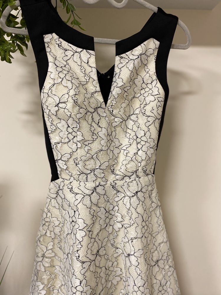 Elegancka koronkowa sukienka s 36
