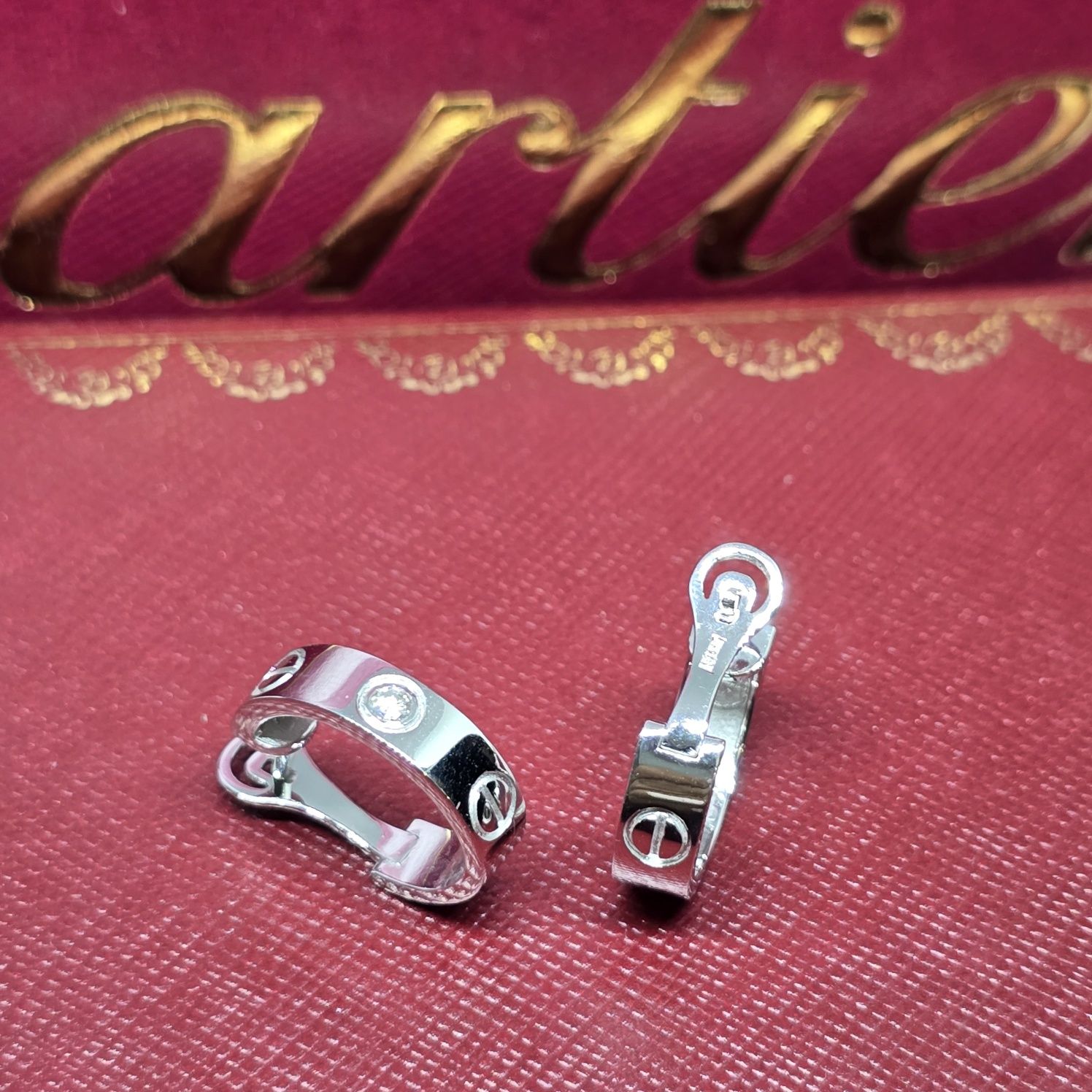 Золоті сережки з діамантами.Cartier
