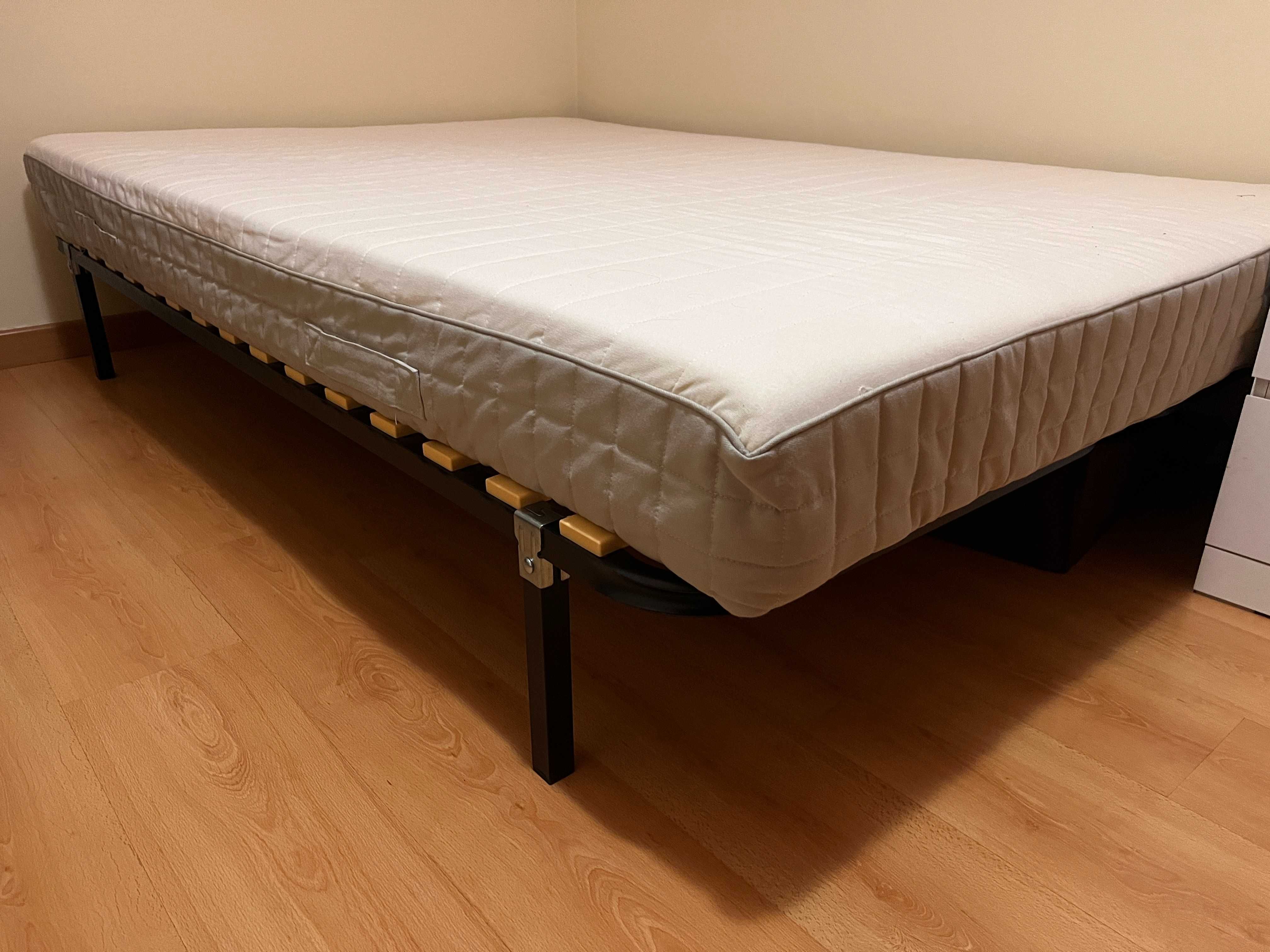 Cama de Casal IKEA (Colchão + Estrado Versátil) - Em Ótimo Estado