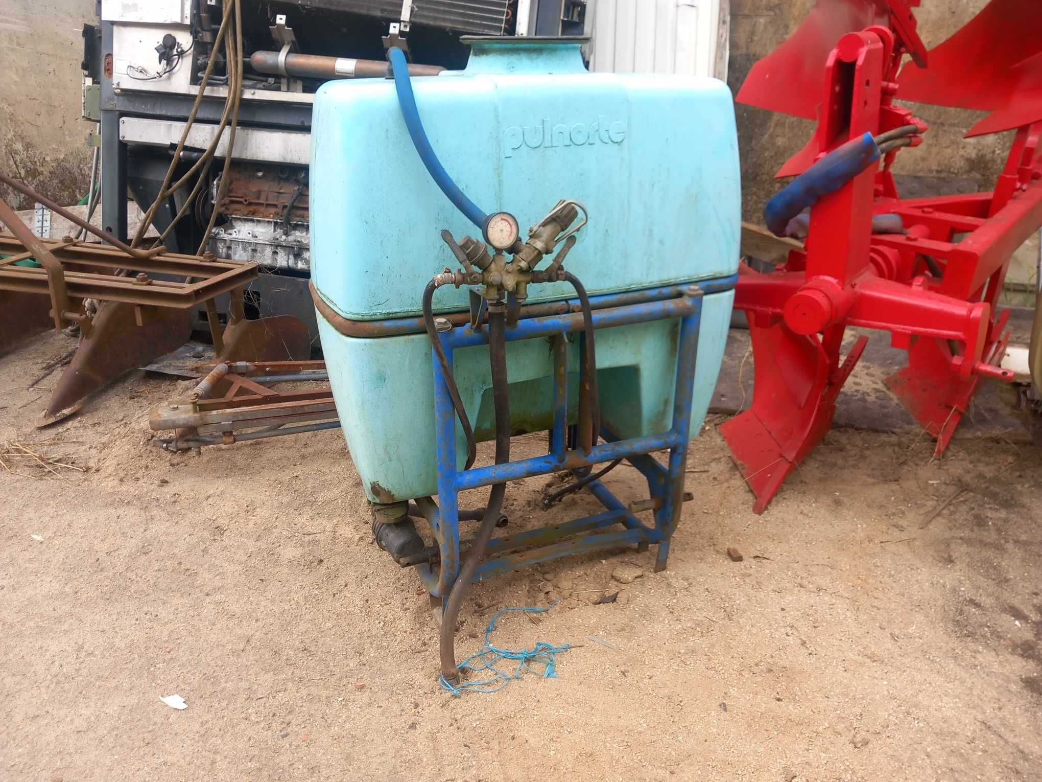 varias maquinas agricolas