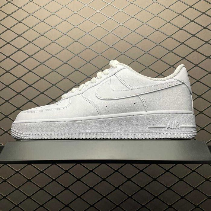 Buty meskie Mokasyny Nike Air Force 1 Low '07 White R.42