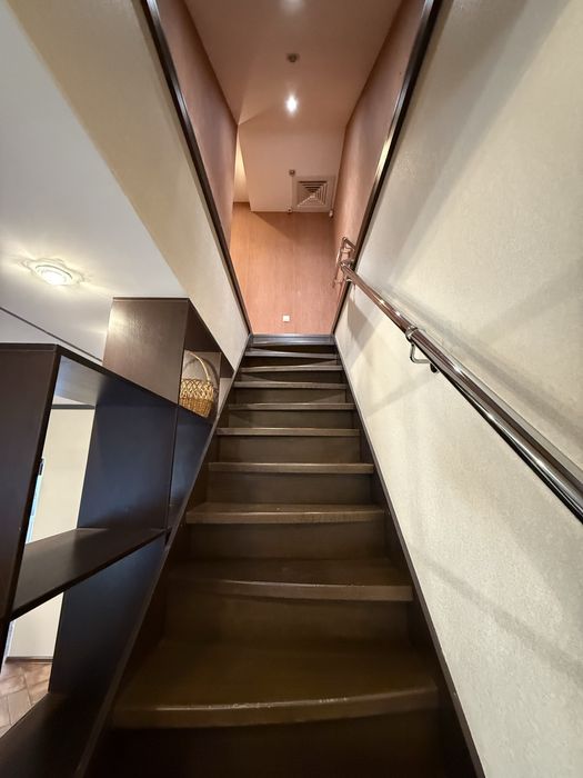 Продается двухуровневая квартира. Центр. Славянск.