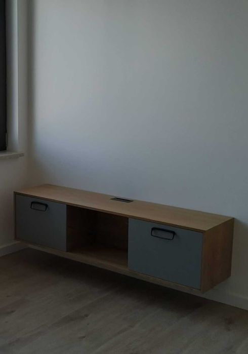 Szafka RTV wisząca pod TV