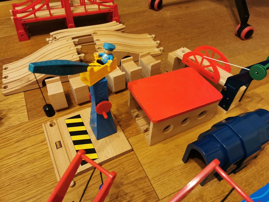 Duży zestaw drewnianych torów IKEA (130 elementów)