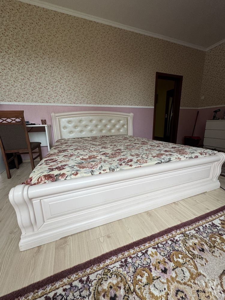 Ліжко двохспальне натуральне дерево