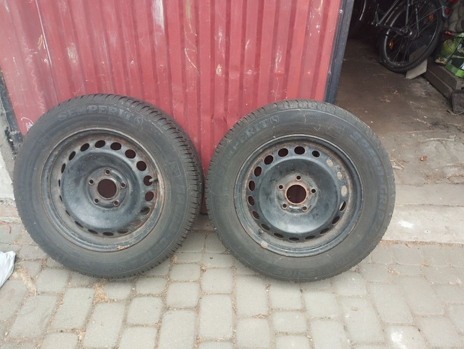 Sprzedam 2 szt opon zimowych Semperit z felgami stalowymi.R15 195x65