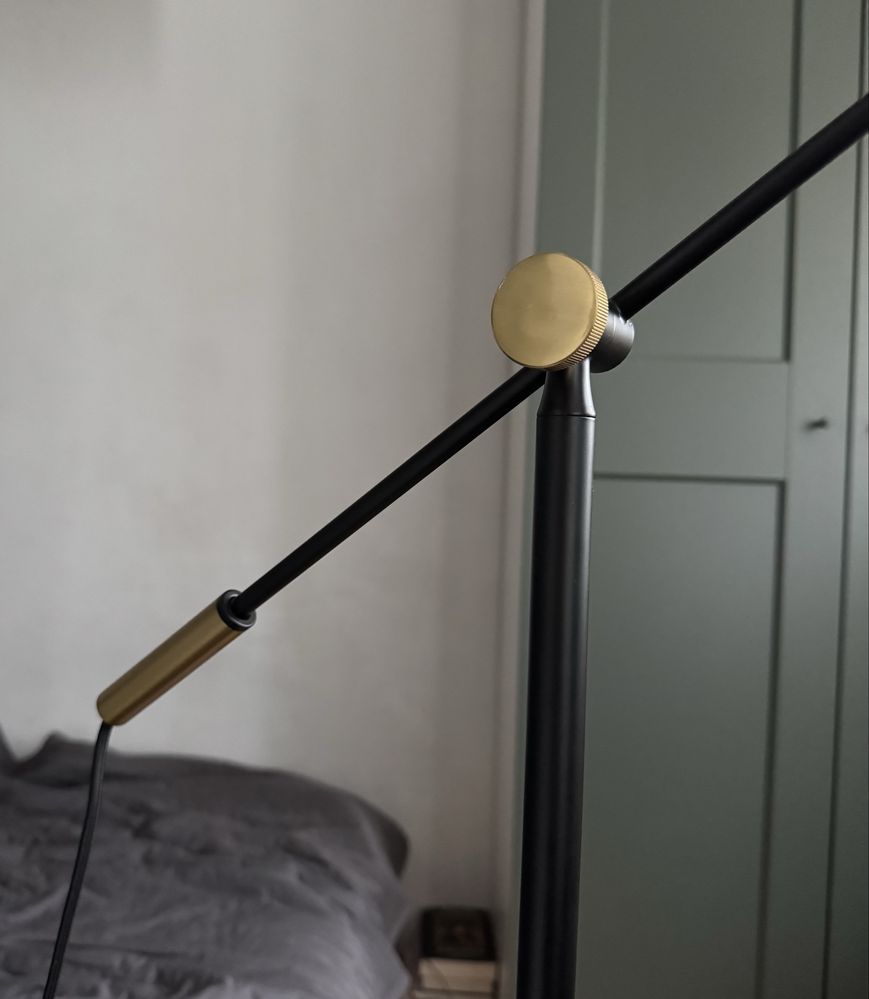 Lampa do salonu, pokoju, podłogowa Sklum