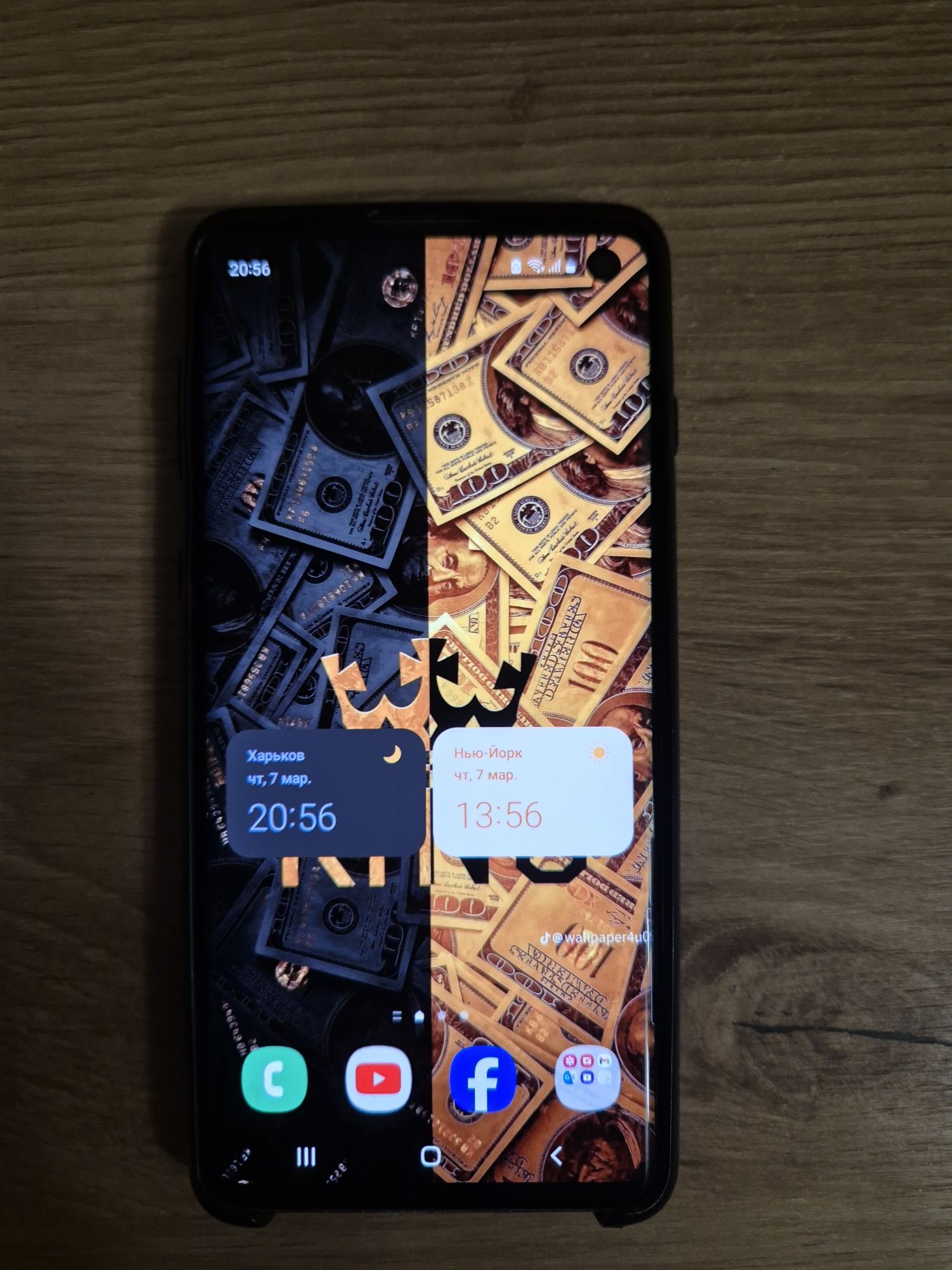 Телефон Samsung s10