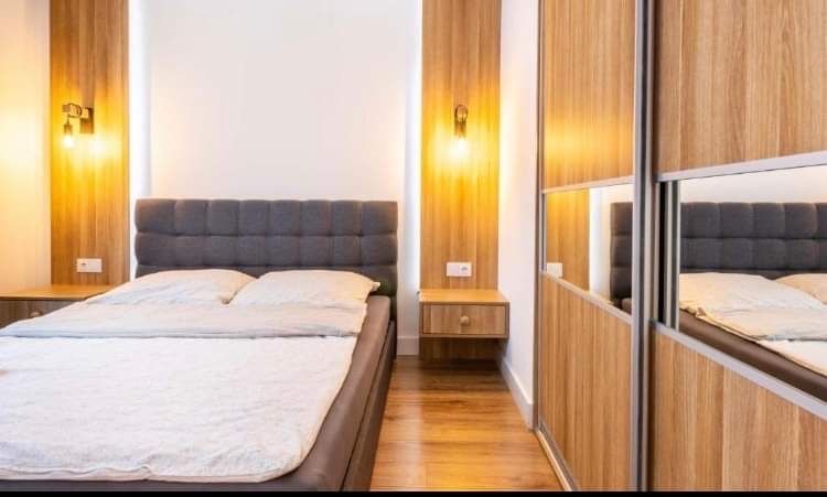 Apatrament Deluxe na doby, Rondo Wiatraczna