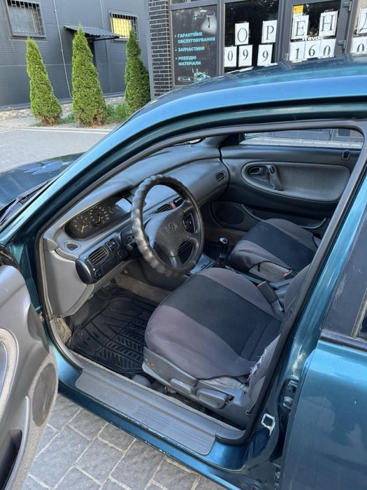 Автомобіль Mazda 626