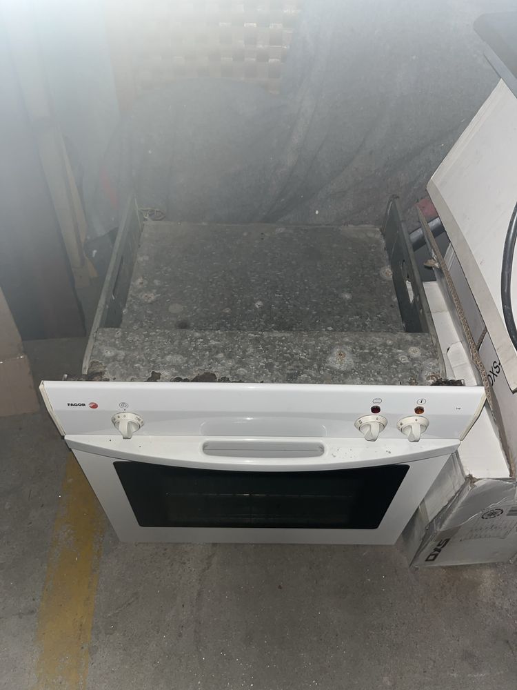 Forno Fagor  a funcionar em bom estado