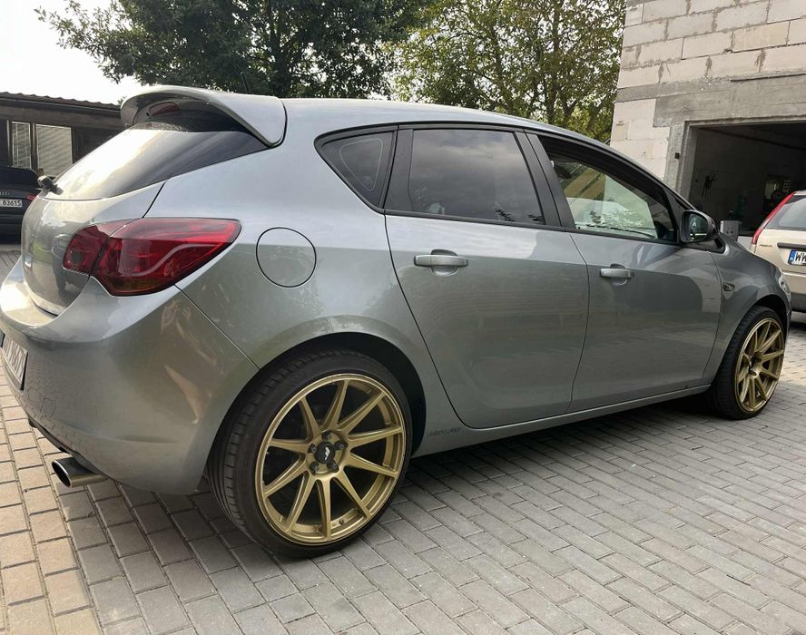 Opel Astra J 2010